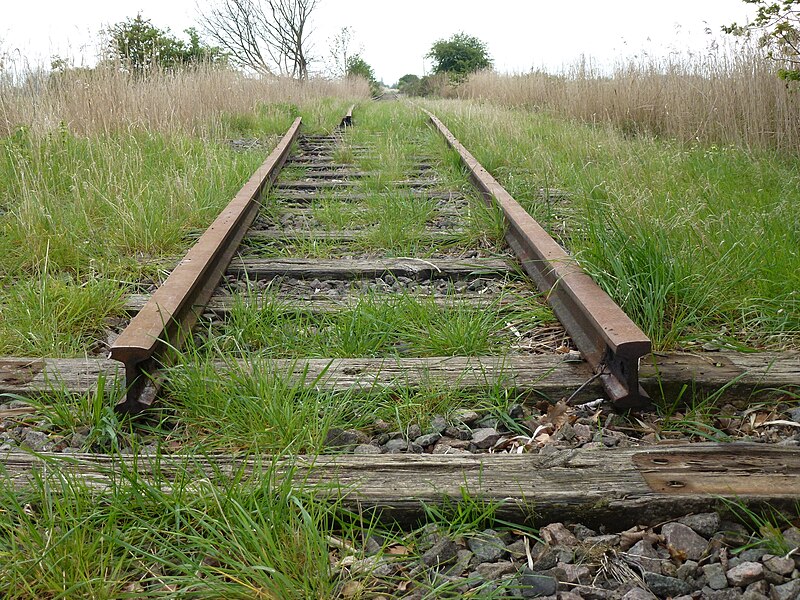 File:Derailed - The Wisbech to March railway - geograph.org.uk - 2927008.jpg