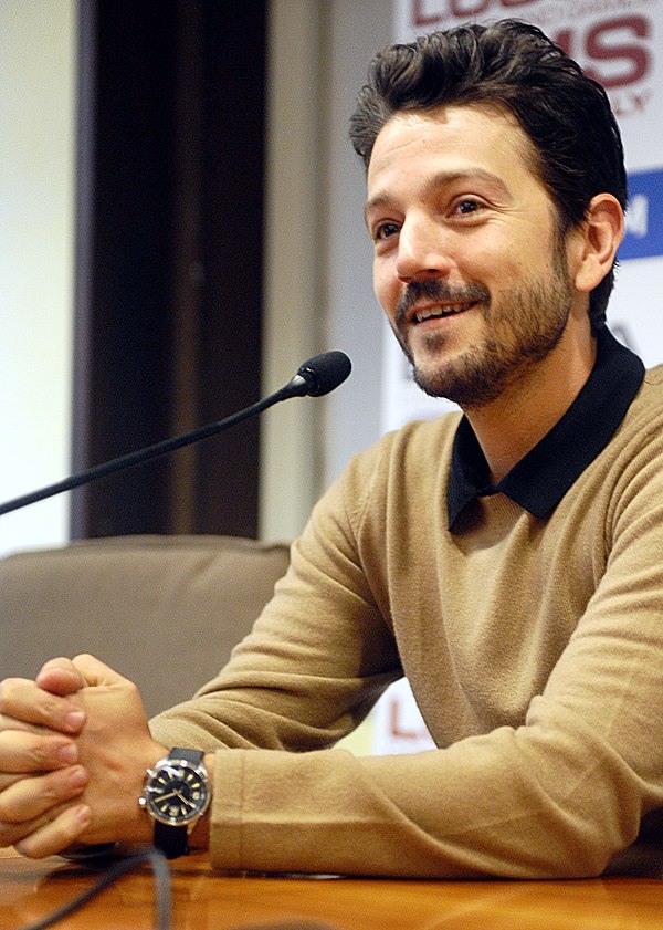 Diego Luna is Perry's love interest in the video.