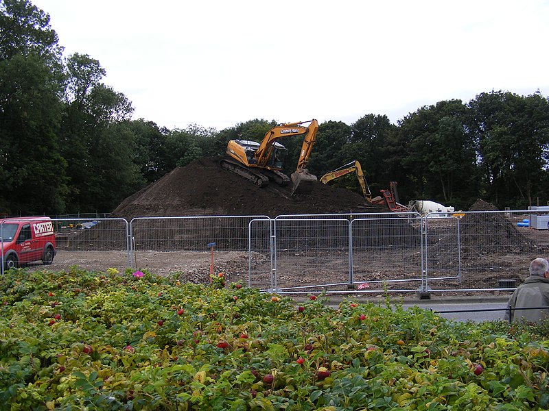 File:Digger climbing Saxmundham Alps in Church Street - geograph.org.uk - 2590975.jpg