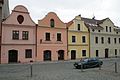 Čeština: Město Domažlice. Zleva domy čp. 158, 157, 156 (žlutý) a 155 (zelený) ve Spálené ulici.