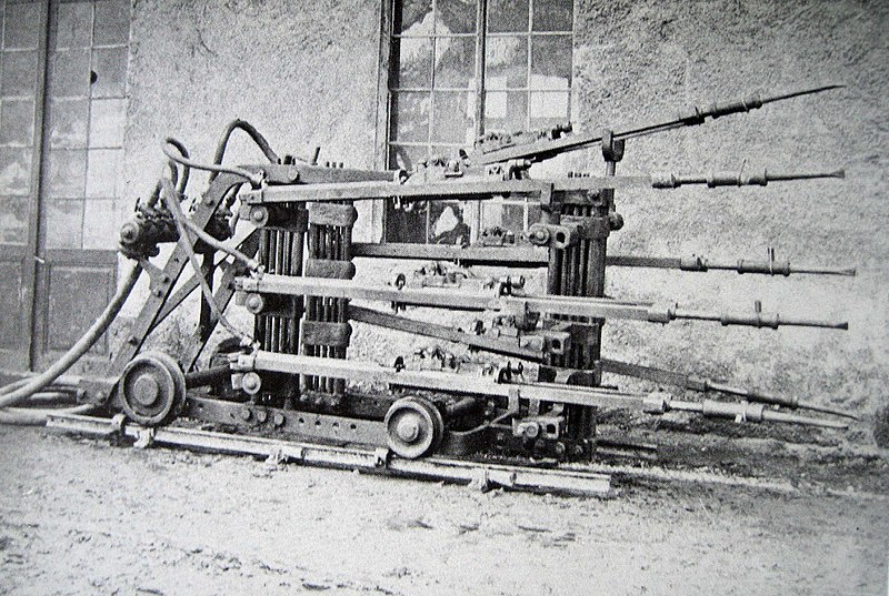 File:Druckluft Bohrmaschine.jpg