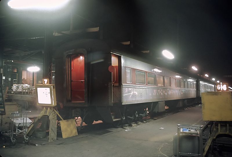 File:EL Train -2, the last eastbound run of The Phoebe Snow consist and train name indicator ready to depart from Dearborn Station, Chicago, IL on November 27, 1966. (24446118371).jpg