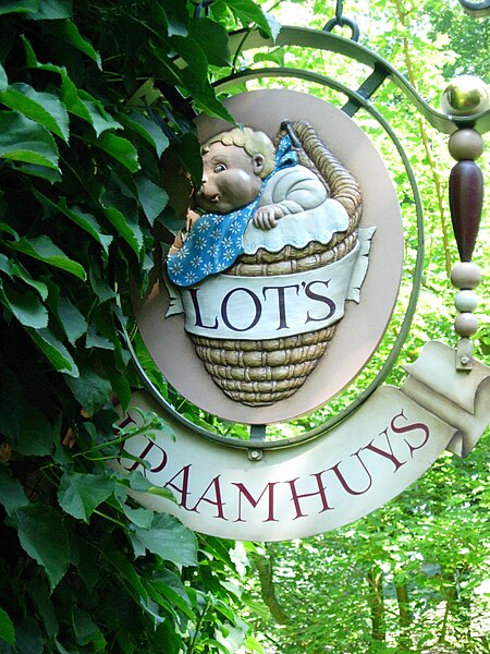 File:Efteling Volk van Laaf - Lots Kraamhuys.JPG