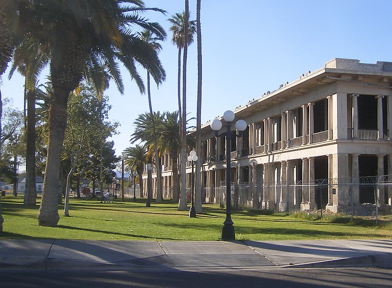 File:El Garces Hotel 4 12 2009 (cropped).JPG