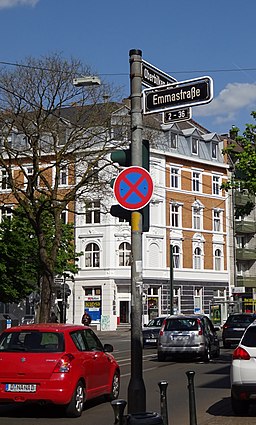 Emmastraße Ecke Oberbilker Allee 217 mit Blick auf gegenüberliegendem Eckhaus Kirchstraße mit Seite zur Oberbilker Allee, Düsseldorf-Oberbilk