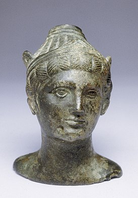 Бальзамарий, предположительно изображающий богиню Туран. Художественный музей Уолтерс, Балтимор.