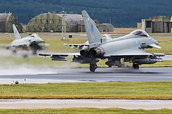 Un Typhoon FGR4 décolle depuis la piste 23.