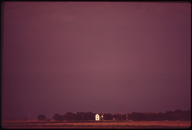 File:FARM HOUSE AT DUSK. RAIN CLOUDS DARKEN THE SKY - NARA - 547292.jpg