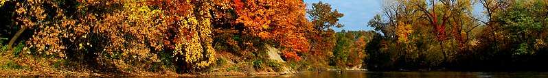 File:Fall foliage on the Black River (Wikivoyage).jpg