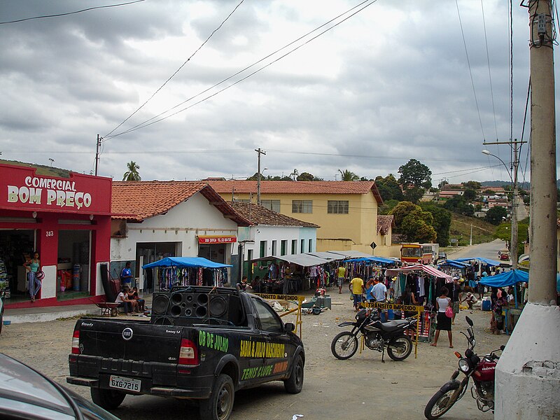 File:Feira pública em Rubim 04.jpg