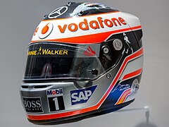 Le casque d'Alonso de la saison 2007 chez McLaren aux côtés de Lewis Hamilton.