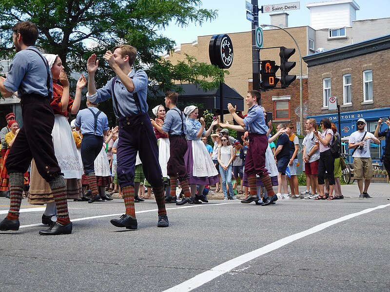 File:Fete nationale du Quebec, rue Saint-Denis, 2017-06-24 - 062.jpg