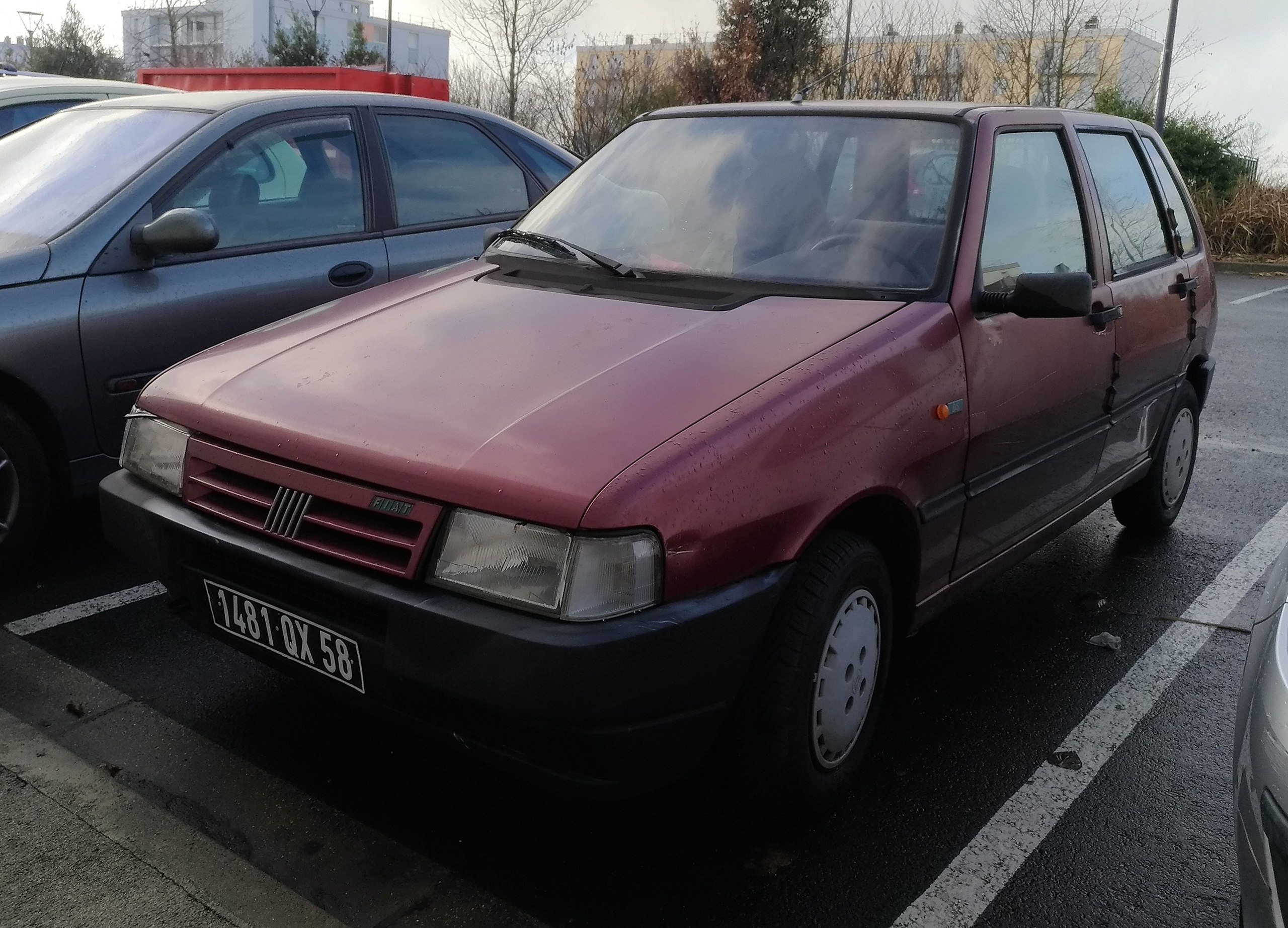 File:Fiat Uno (front), Jimbaran.jpg - Wikimedia Commons