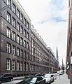 Deutsch: Fassade Bugenhagenstraße der ehemaligen Karstadt-Hauptverwaltung in Hamburg-Altstadt. This is a photograph of an architectural monument. It is on the list of cultural monuments of Hamburg, no. 29132.