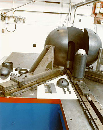 The flattop experiment, disassembled Flattop critical assembly.jpg
