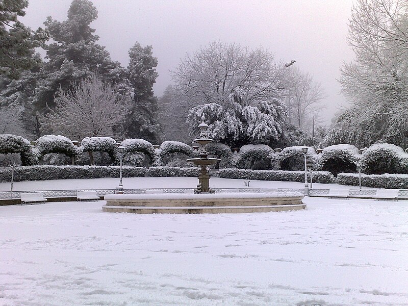 File:Fontana in Chieti con neve.jpg