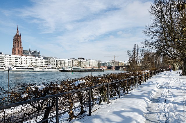 640px-Frankfurt_am_Mein_in_winter_(2013)_-_panoramio.jpg (640×424)