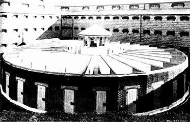 The radiating, panoptician-style exercise yard in 1909. It was built in 1907 and demolished in 1912.