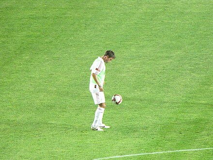 Kewell warming up before a match with Galatasaray in July 2009