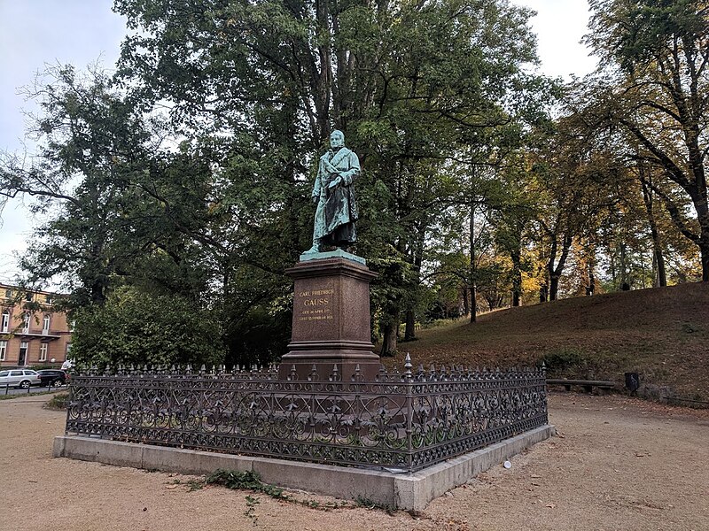 File:Gauss Statue in Brunswick.jpg