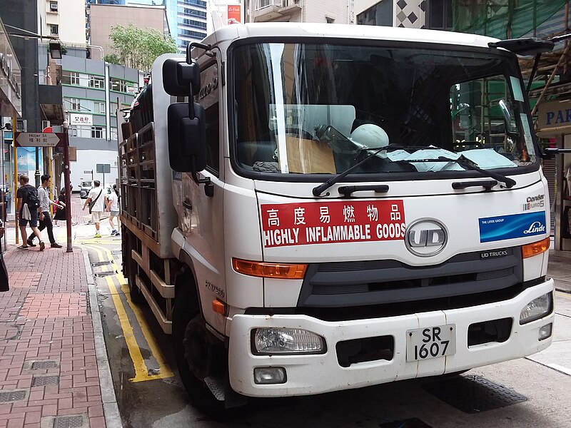 File:HK Sheung Wan 文咸街 Bonham Strand UD Trucks August 2018 SSG 林德集團 The Linde Group 02.jpg