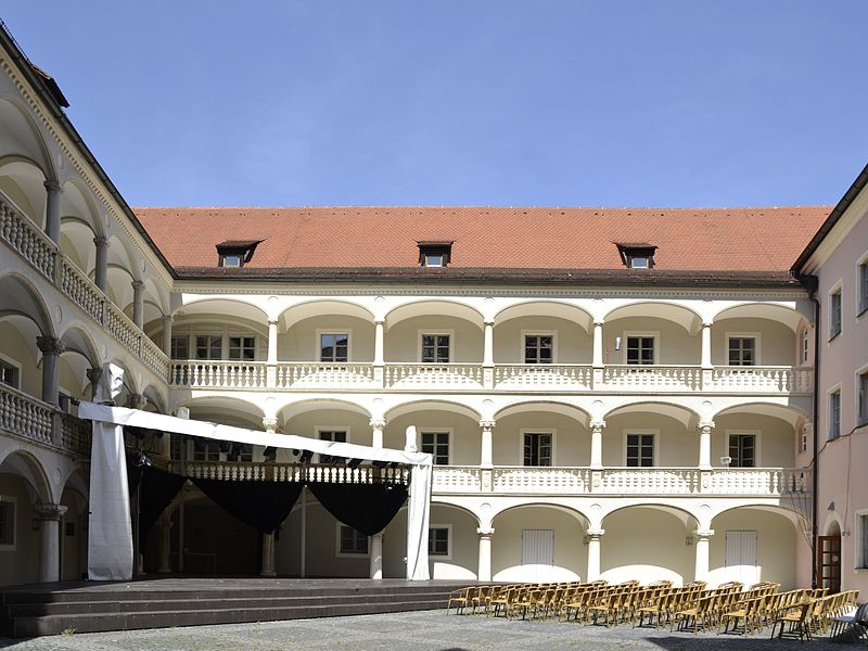 File:Haidplatz - Thon-Dittmer-Palais - Regensburg.jpg