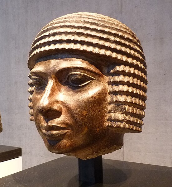 File:Head egyptian Munich 03.JPG