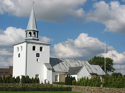 Sådan kommer du til Hedensted Kirke med offentlig transport – Om stedet