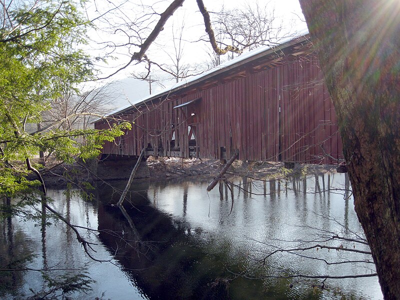 File:Hillsgrove Covered Bridge flood 10.jpg