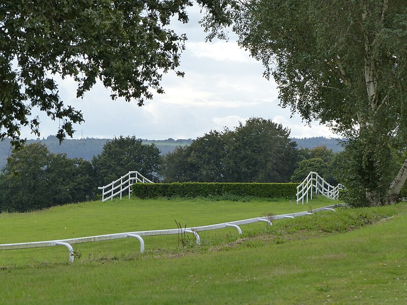 File:Hippodrome de Kernivinen 02.jpg