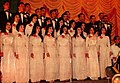 Hoàng Thi Thơ's choir on television