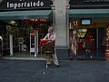 Spielen der Drehorgel in Mexiko-Stadt in der Nähe des Zócalo oder Hauptplatzes