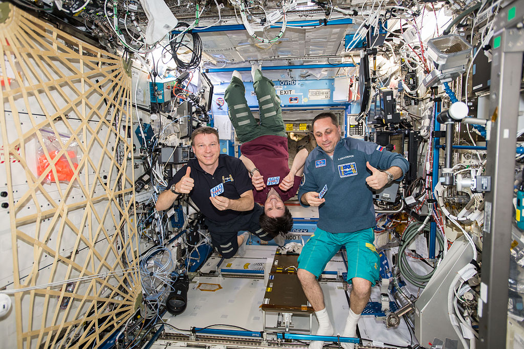 1024px-ISS-42_Terry_Virts%2C_Samantha_Cristoforetti_and_Anton_Shkaplerov_in_the_Destiny_lab.jpg