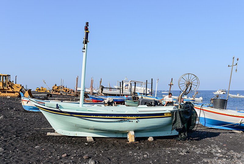 File:Island Stromboli - Italy - July 18th 2013 - 12.jpg