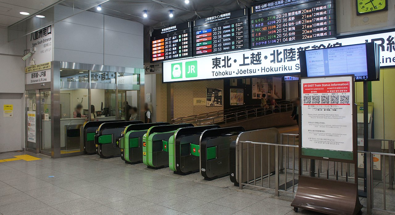 File Jr Tokyo Station Yaesu South Gates Jr East Jpg 维基百科 自由的百科全书