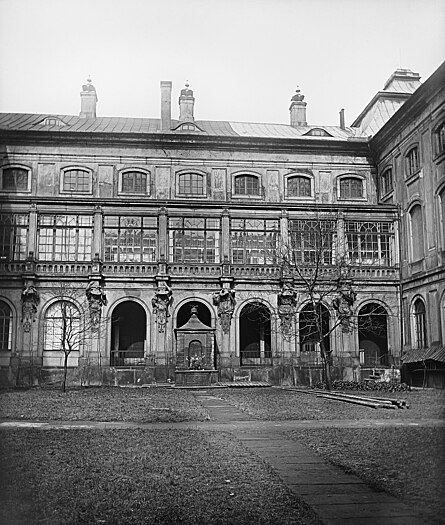 Japanisches Palais, Innenhof, Nordwestlicher Seitenflügel, um 1889