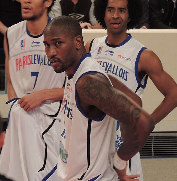 File:Jawad Williams Paris-Levallois action.JPG