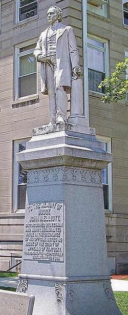 Statue of Elliott at the Boyd County Courthouse at Catlettsburg, Kentucky