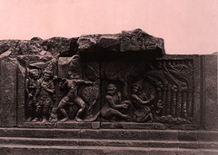 KITLV 155177 - Kassian Céphas - Reliefs on the terrace of the Shiva temple of Prambanan near Yogyakarta - 1889-1890.tif