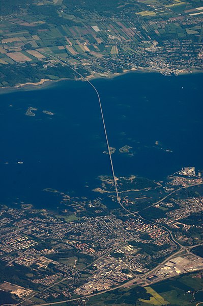 File:Kalmar, pohled na Ölandsbron.jpg