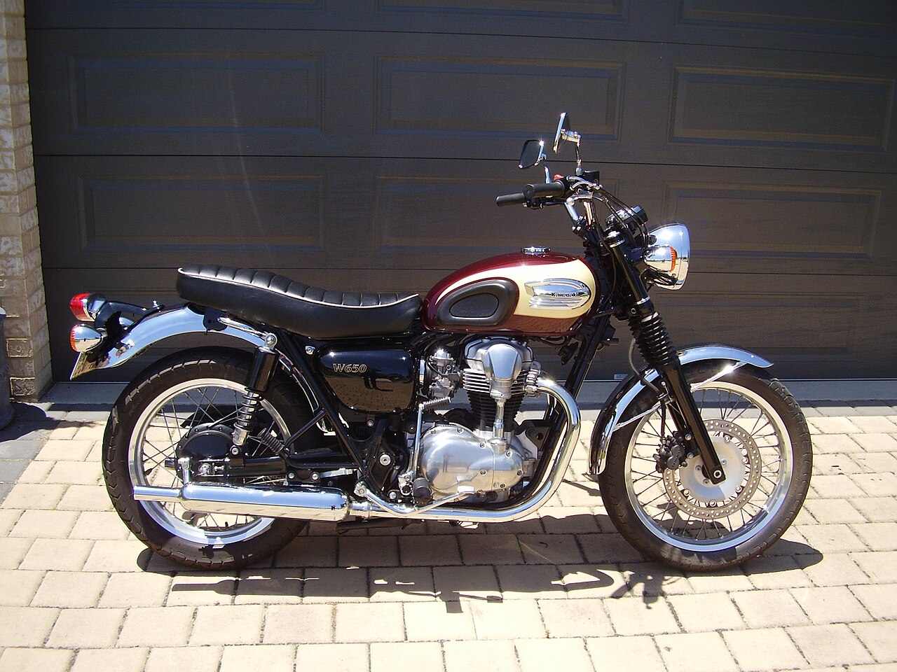 File:Kawasaki W650 (1).JPG - Wikipedia