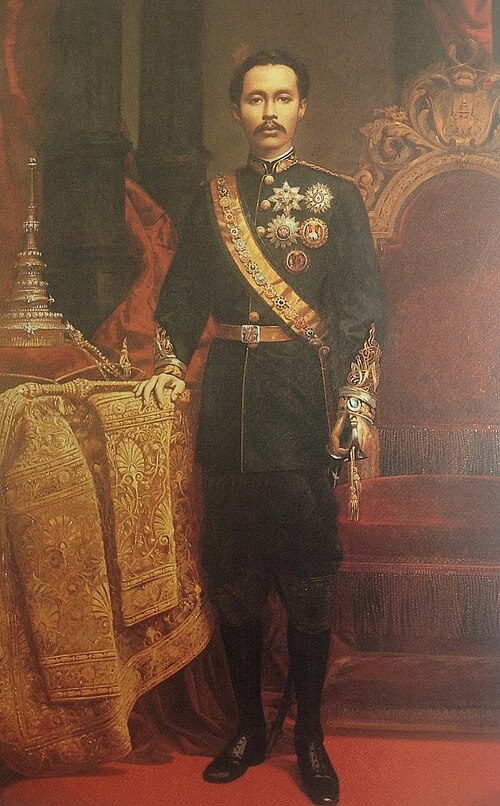 King Chulalongkorn wearing the sash from his right shoulder, with chain of the nine gems over it and star on the left breast.