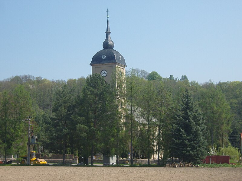 Datei:Kirche niederstriegis.JPG