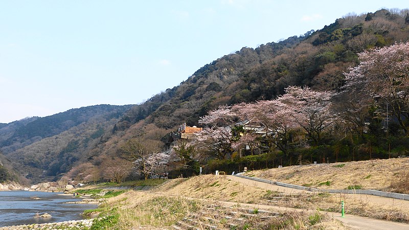 File:Kizu-gawa to Kasagi-yama.JPG