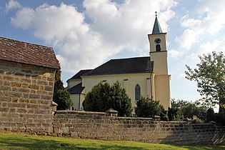 Kostel sv. Filipa a sv. Jakuba ve Všeni (z boku)