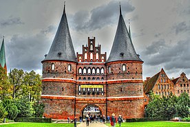 Lübeck Holstentor (8539598478).jpg