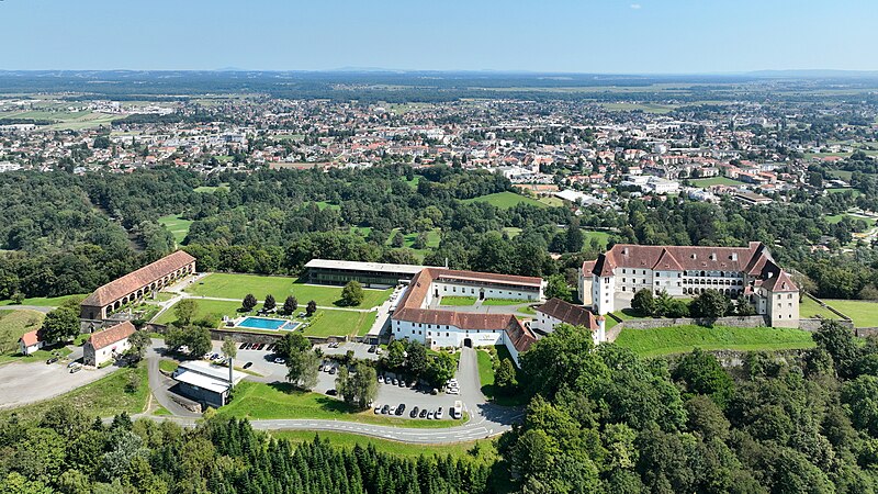 File:Leibnitz - Schloss Seggau (b).JPG