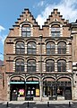 Quelques rares maisons flamandes antérieures à la conquête française (XVIIe siècle) subsistent à Lille, d'autres ont perdu leur pignon.