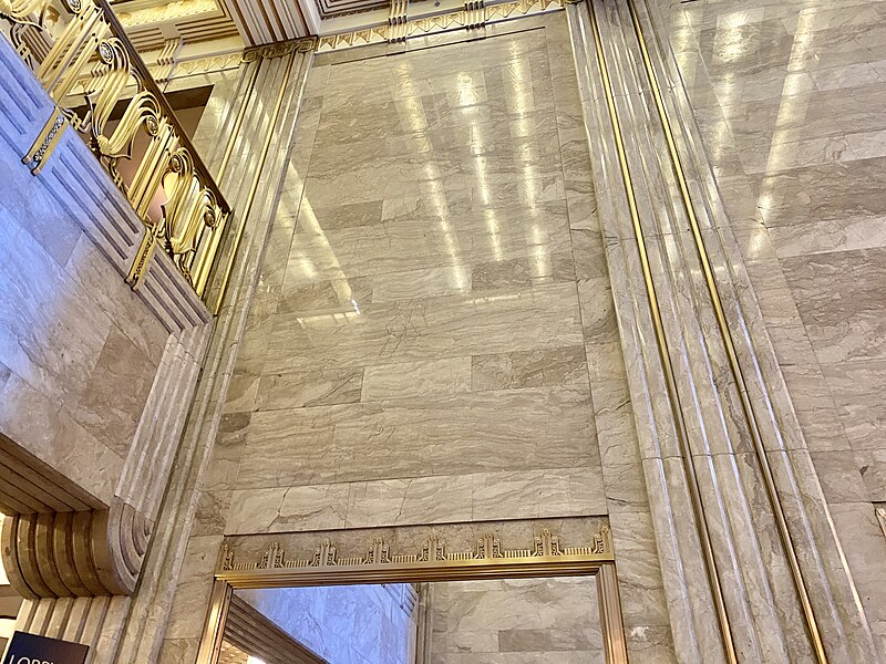 File:Lobby, Carbide and Carbon Building, Michigan Avenue, Chicago, IL - 52891389671.jpg