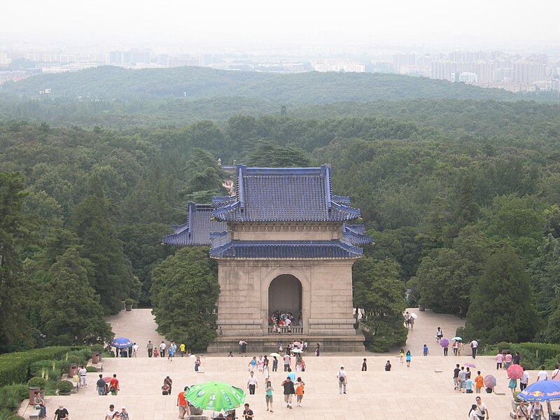 File:Looking down Sun Yat-sen Mausoleum.jpg